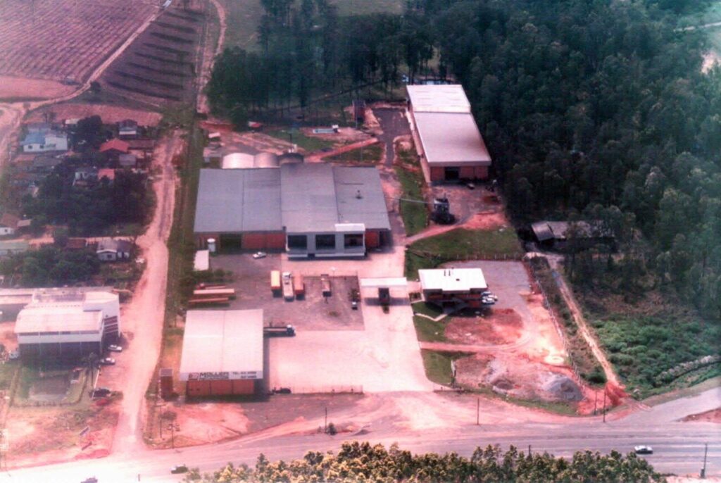 Vista aérea da fábrica Moreflex no acervo histórico.